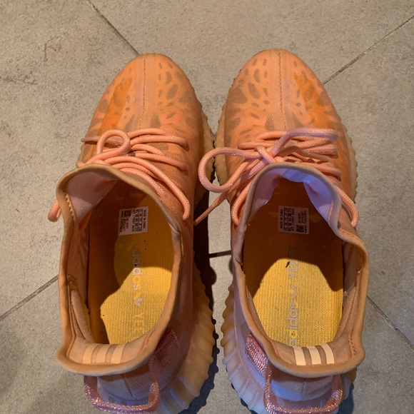 Yeezy Boost 350 - LIKE NEW - Picture 2 of 5
